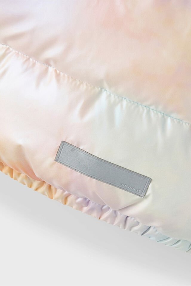 BATİK EFEKTLİ KAPÜŞON DETAYLI ŞİŞME KIZ ÇOCUK MONT