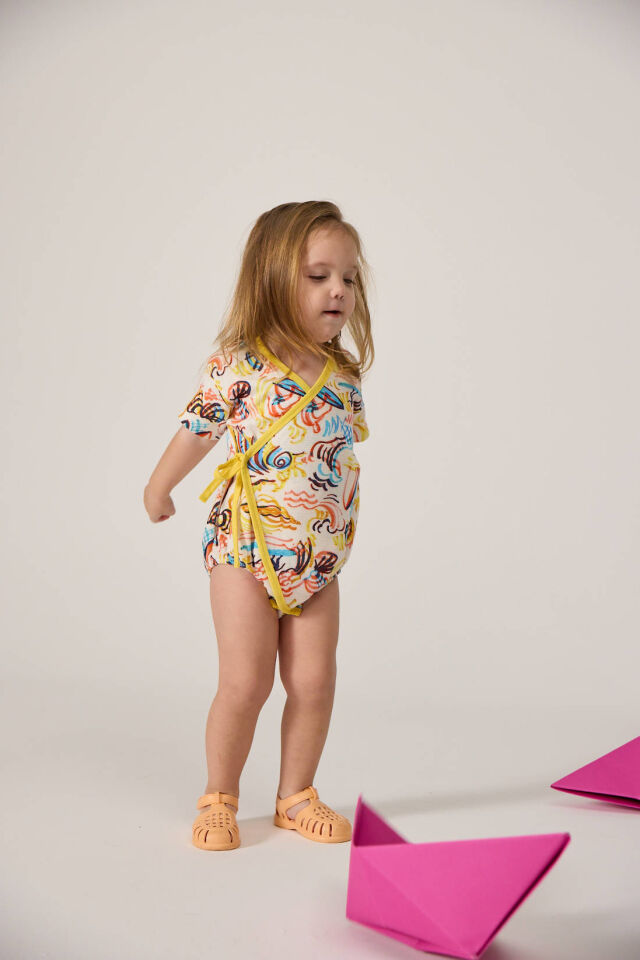 Sarı Desenli Kimono Bağlama Detaylı Unisex Bebek Body