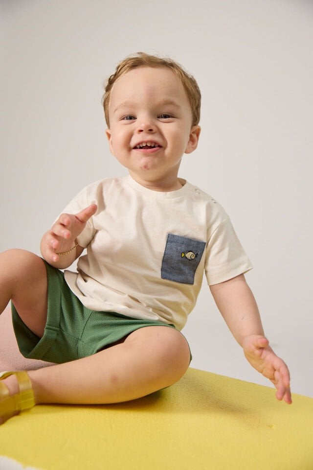 Beyaz Renkte Cep Detaylı Erkek Çocuk T-Shirt