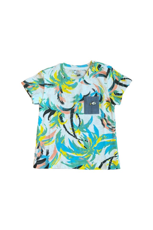 Renkli ve Desenli Cep Detaylı Erkek Çocuk T-Shirt