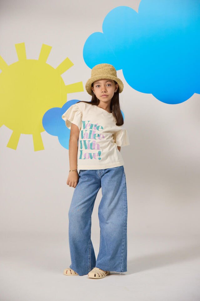 Ekru Renkte Fırfırlı Ve Simli Kız Çocuk T-Shirt