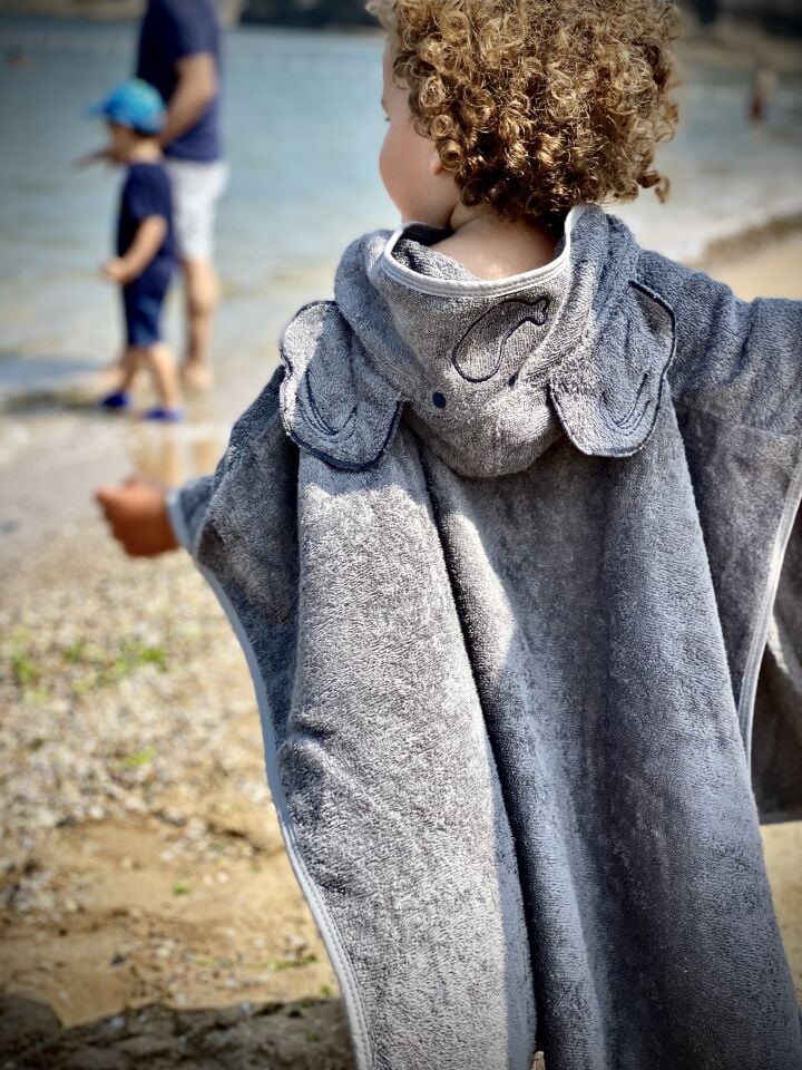 GRİ PANÇO HAVLU