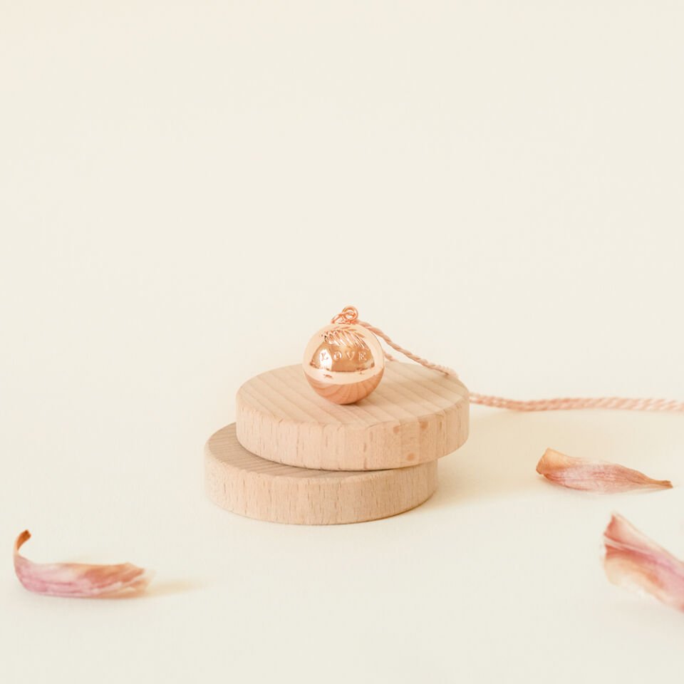 LOVE PEMBE ALTIN KAPLAMA HARMONİ HAMİLE KOLYESİ