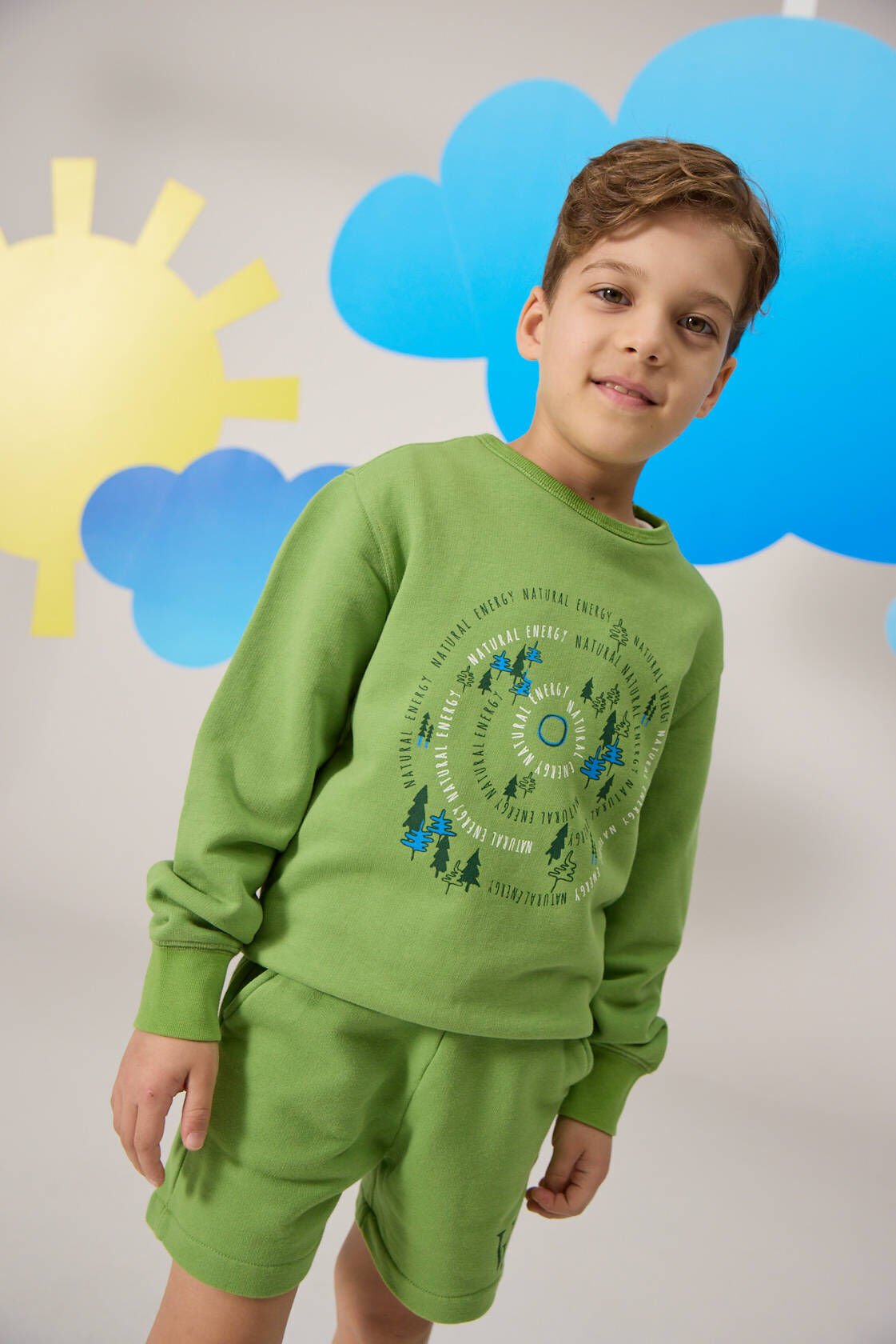 YEŞİL AĞAÇ BASKILI SWEATSHIRT VE ŞORT TAKIM