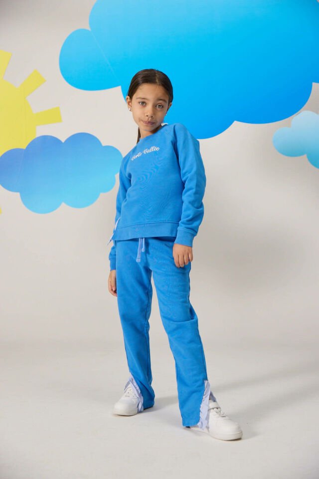 MAVİ RENKTE FIRFIRLI DETAYLI KIZ ÇOCUK PANTOLON VE SWEATSHIRT TAKIM